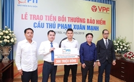 CẦU THỦ PHẠM XUÂN MẠNH ĐƯỢC BỒI THƯỜNG  300 TRIỆU ĐỒNG